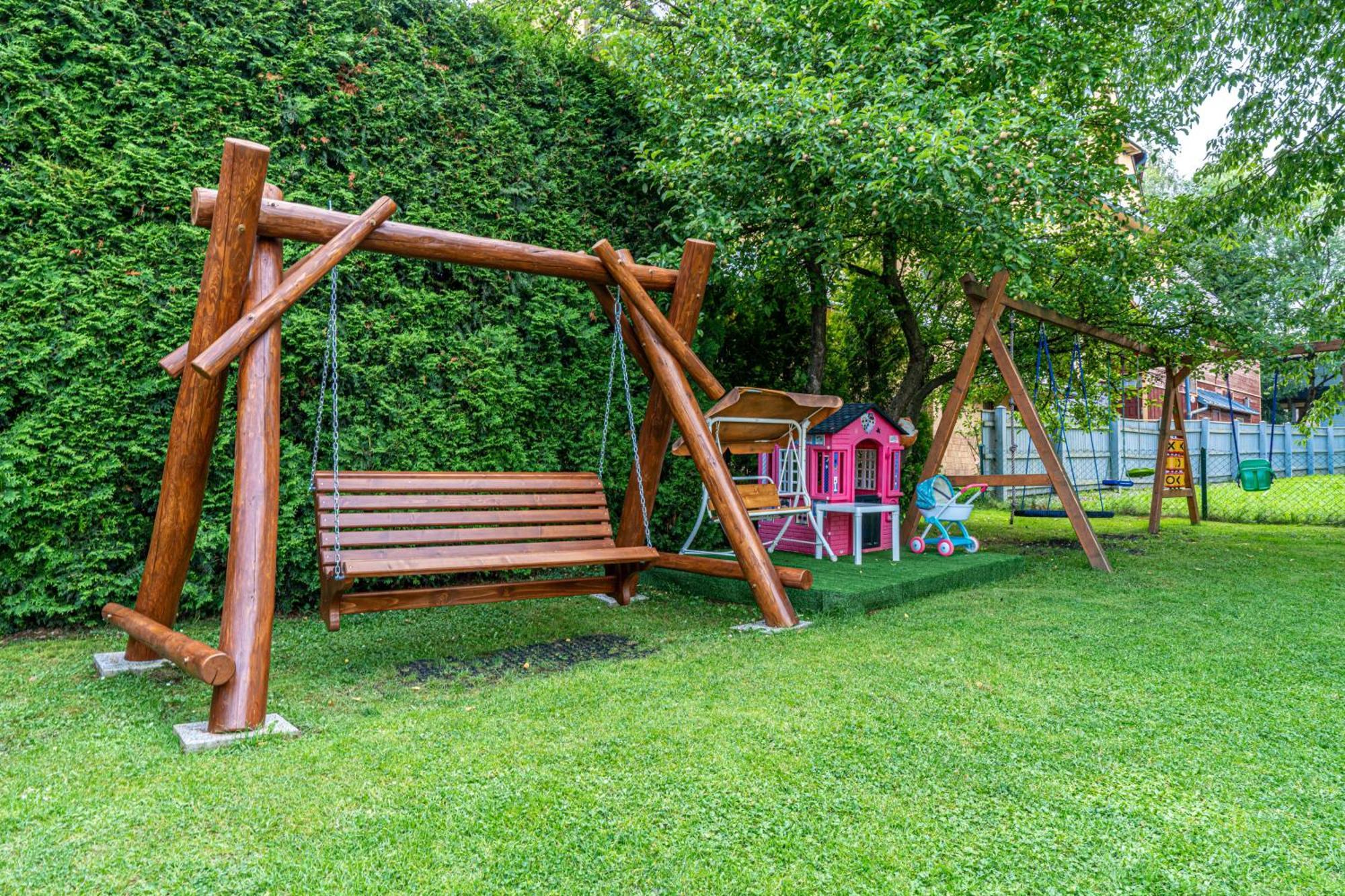 Markowy Dworek Homestay *