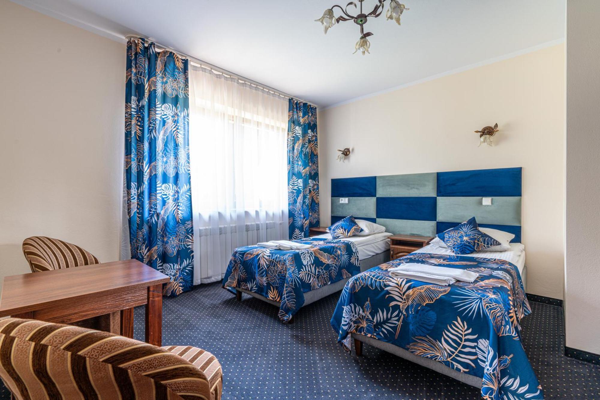 Markowy Dworek Homestay *