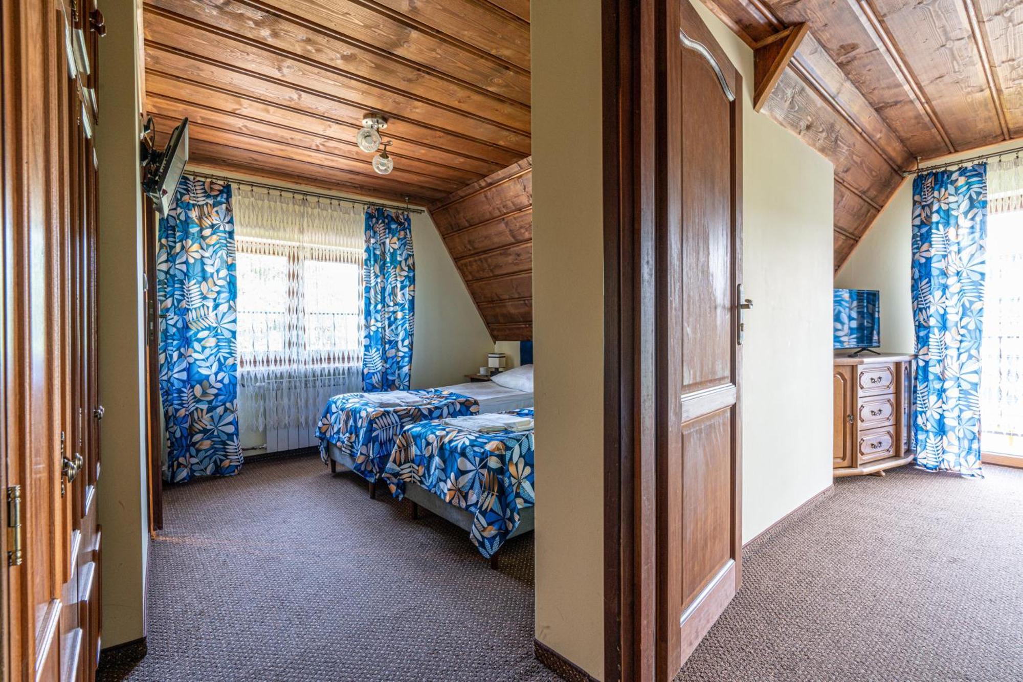 Markowy Dworek Homestay *